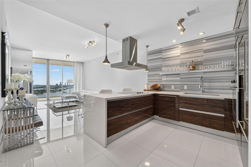 Building Photo - 1100 Biscayne Blvd