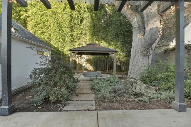 Building Photo - 2156 Linnington Ave