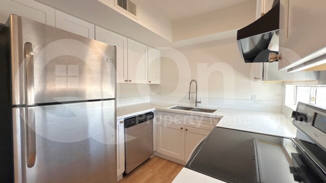 Building Photo - 2673 E Oakleaf Dr