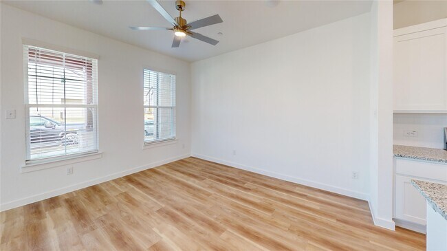 Building Photo - 2910 ELLE DR
