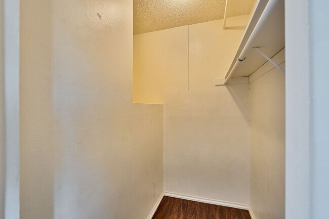 Building Photo - 7424 Franklin Blvd