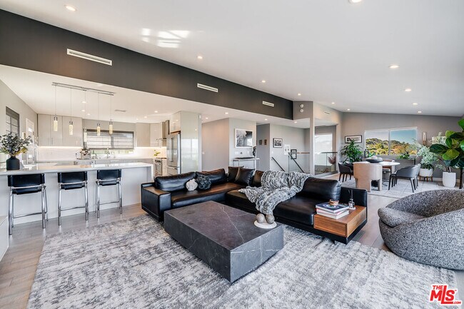 Building Photo - 7191 Pacific View Dr