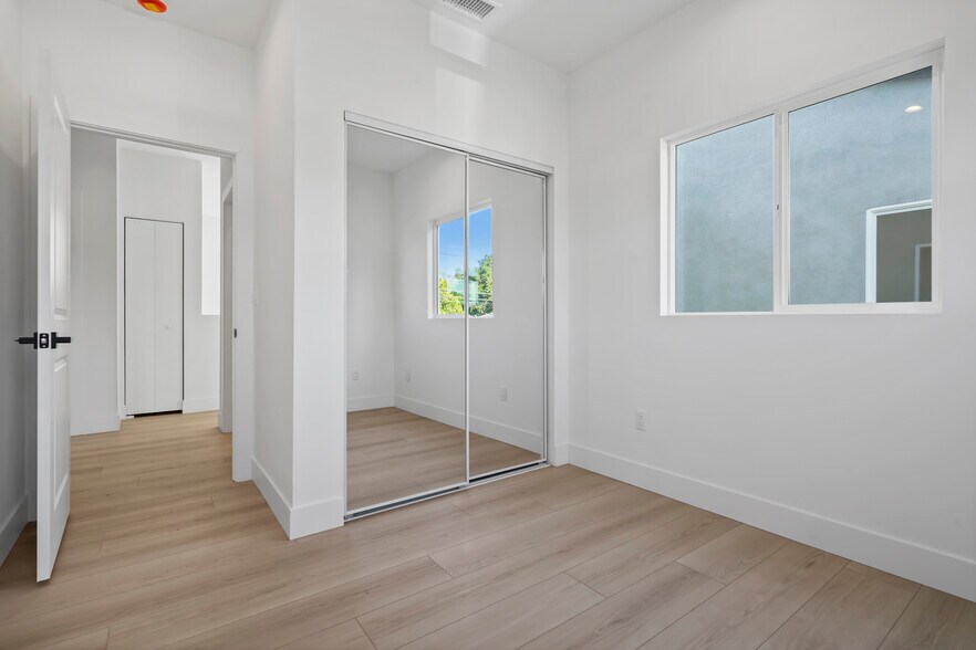 Building Photo - 11533 Dronfield Ave