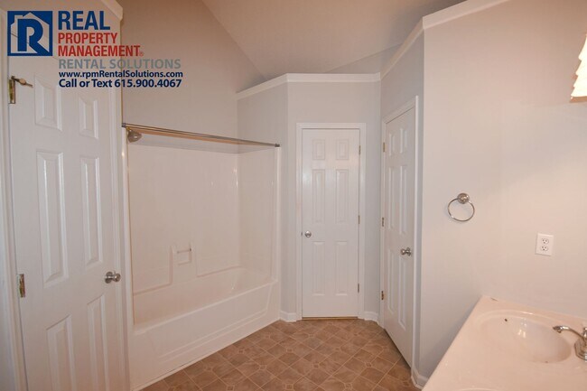 Building Photo - 3BR/2BA south Mboro 2-car garage, fenced backyard with brand new patio!
