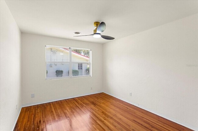 Building Photo - 105 John Anderson Dr