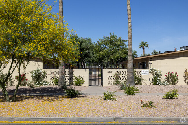 Entrance - Camelback Court