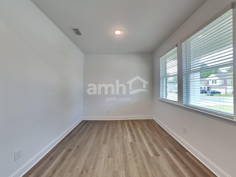 Building Photo - 1374 Soapstone Rd
