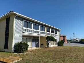 Building Photo - 4000 Gulf Terrace Dr