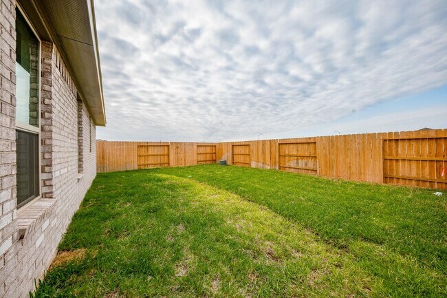 Building Photo - 3035 Ash Ray Dr