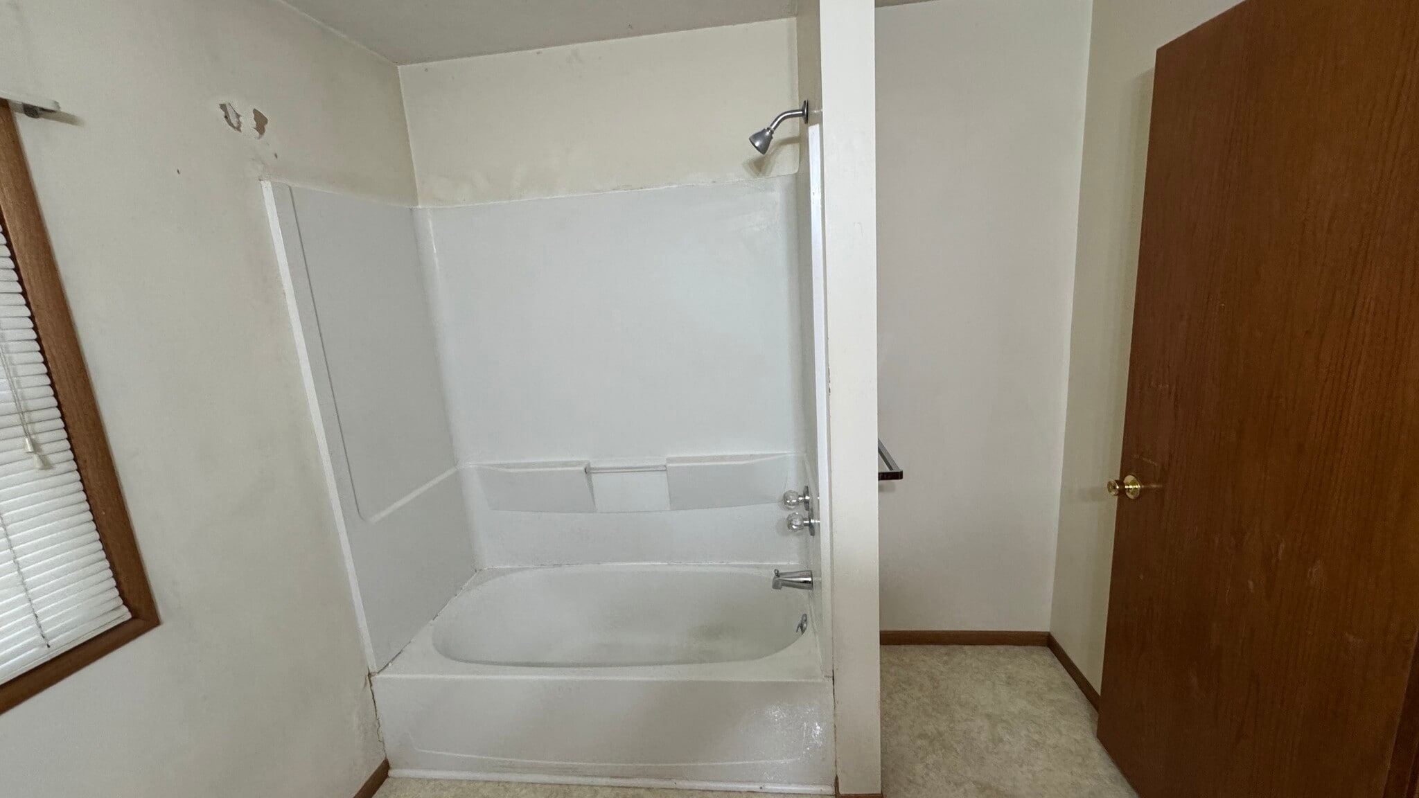 Building Photo - 406 S Chicago Ave