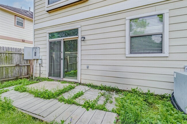 Building Photo - 8115 Barnes Ridge Ln