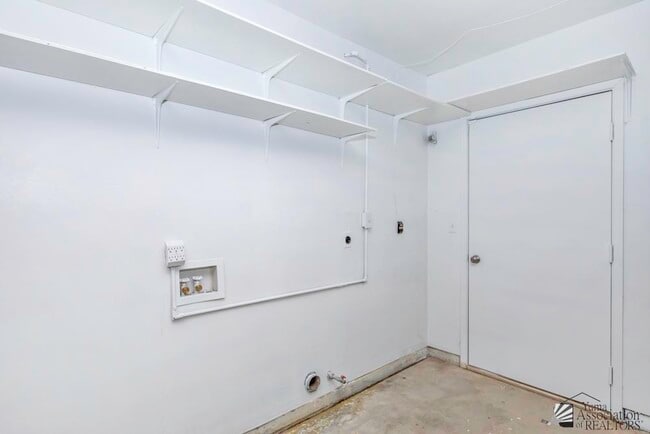Building Photo - 1517 W 13th St