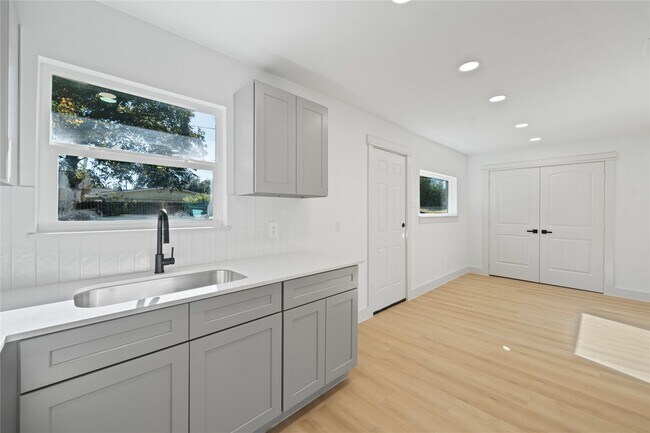 Building Photo - 5114 Keystone St