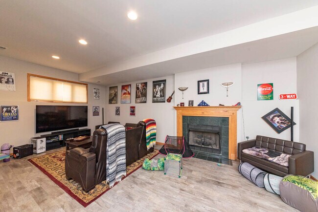 Building Photo - 1401 N Artesian Ave