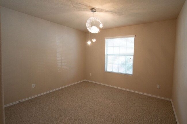 Building Photo - Welcome to this charming 3-bedroom, 2-bath...