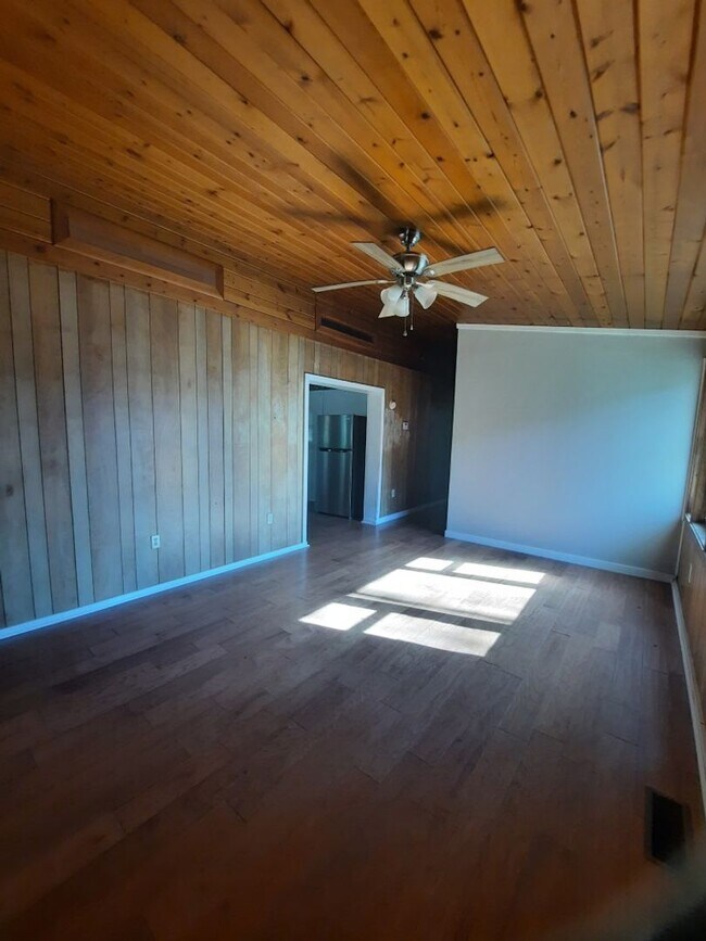 Building Photo - $1,700 - 2 Bedroom, 1.5 Bathroom Unfurnished House with Bonus Room in Sylva, Very Close to WCU