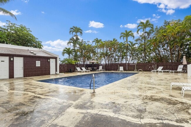 Building Photo - Live your best life in this well-appointed condo in Makaua Village