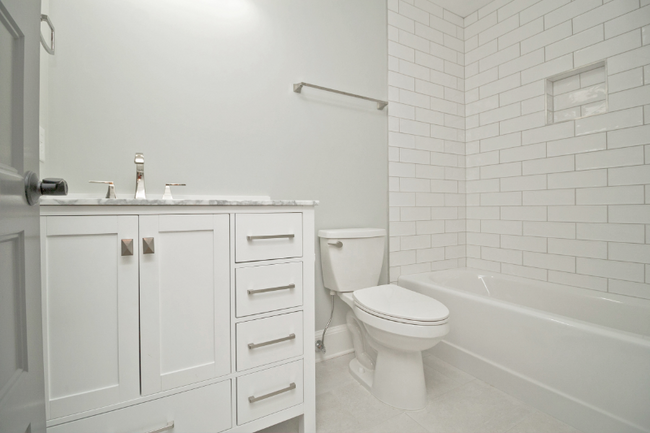 Building Photo - 5329 Seacroft Rd