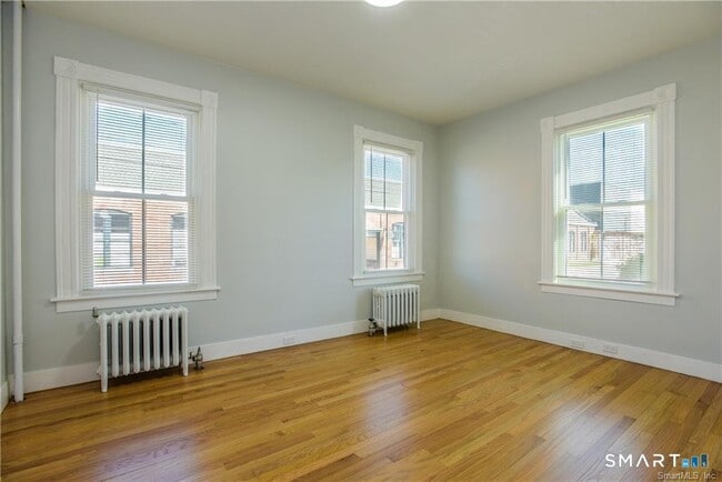 Building Photo - 21 Bayview Ave