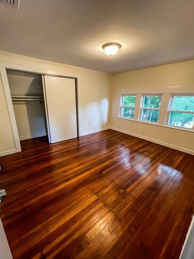 Building Photo - 252 Goffe Terrace