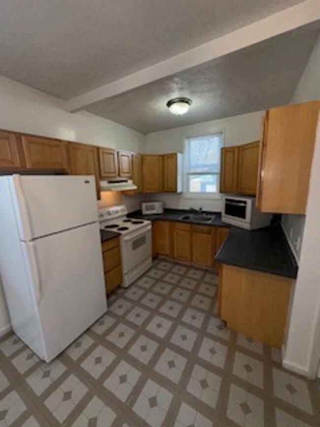 Building Photo - 1609 S Morton Ave