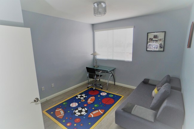 Building Photo - 13951 Sherman Way