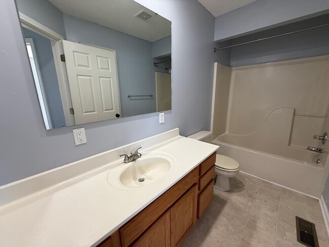 Building Photo - 500 Clifton Ct