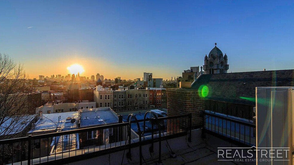 Building Photo - Monitor Street