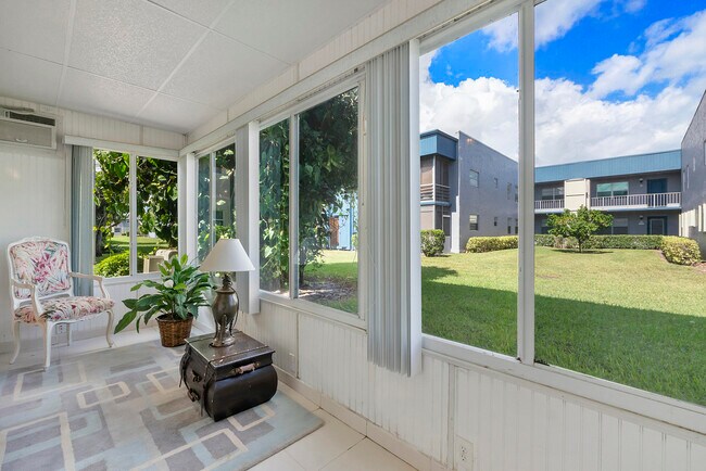 Building Photo - 157 Flanders C