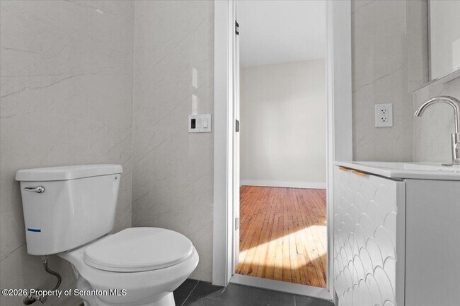 Building Photo - 840 Clay Ave