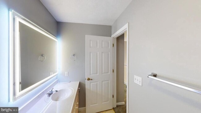 Building Photo - 202 Lakeside Loop