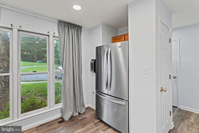 Building Photo - 6608 Beach Dr