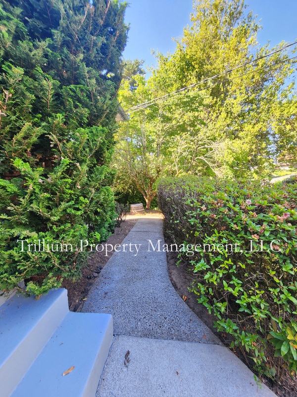 Building Photo - 405 SE 68th Ave