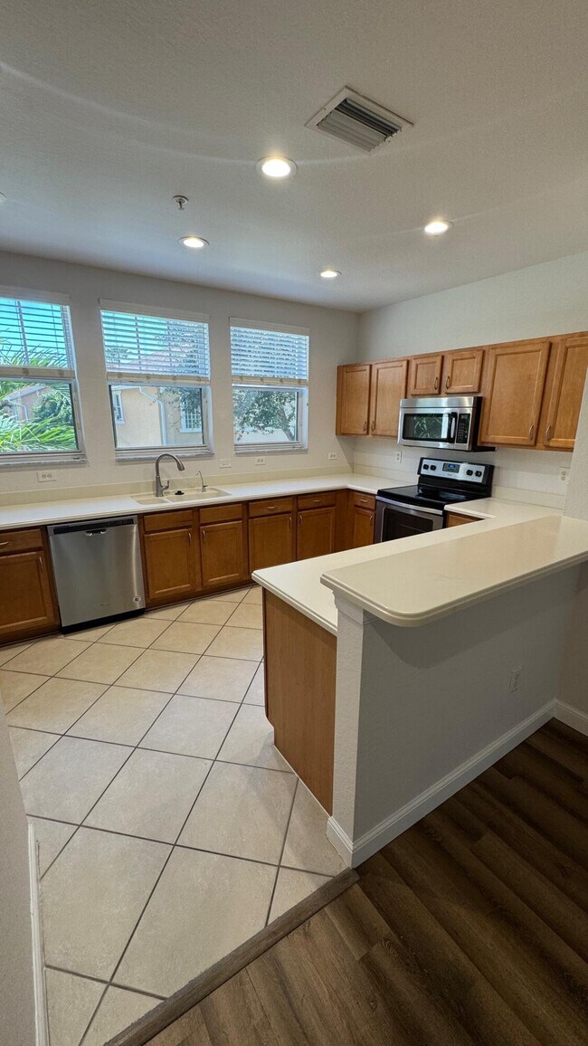 Building Photo - 430 Amador Ln