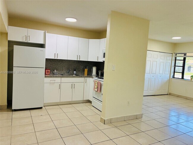 Building Photo - 275 NW 190th St