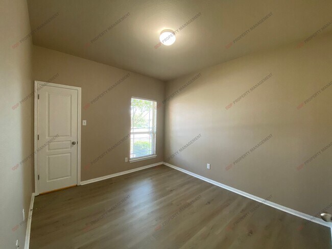 Building Photo - 513 Wedgwood Dr