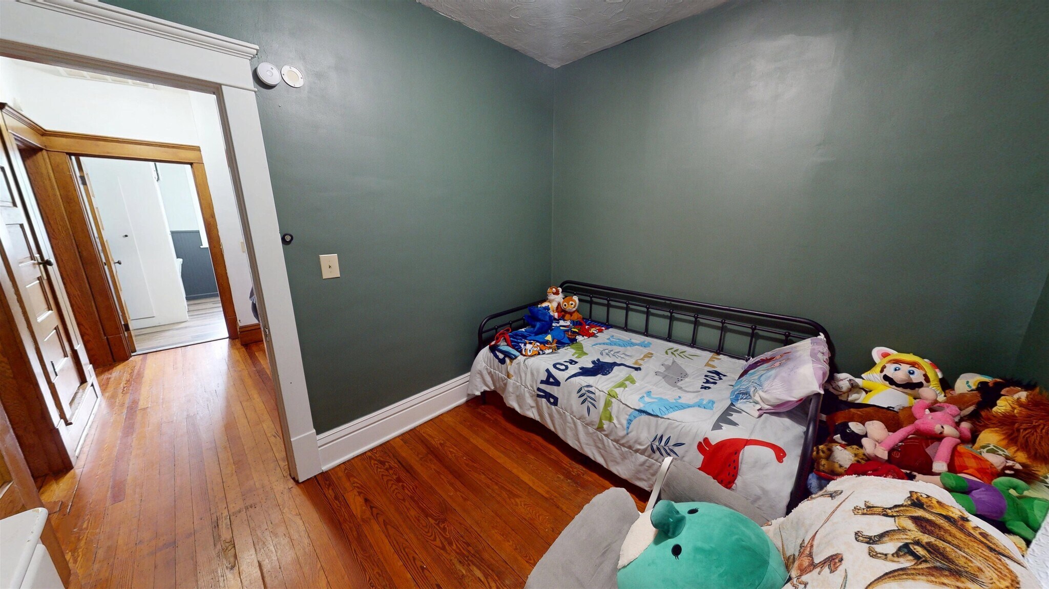 Building Photo - 2554 1st Ave