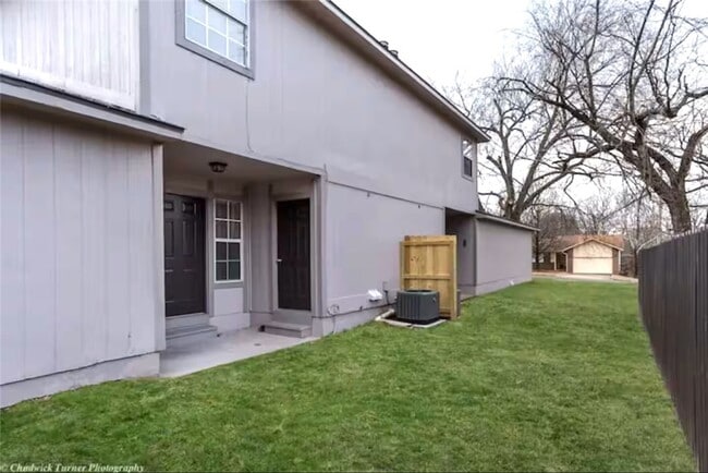 Building Photo - 106 NW Park St