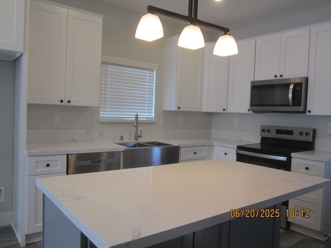 Building Photo - BRAND NEW HOME