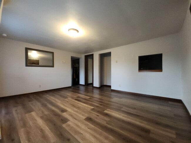 Building Photo - NEWLY updated 2 bedroom duplex