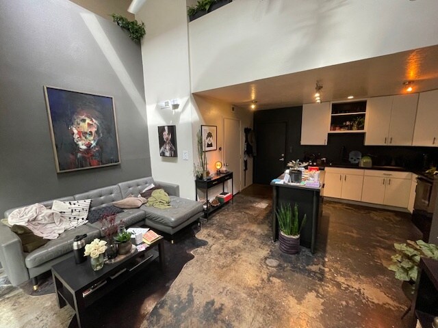 Building Photo - 440 W 900 S