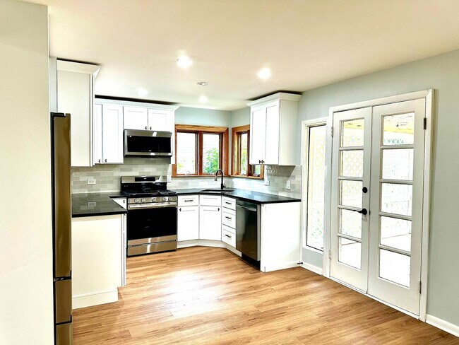 Building Photo - 1007 Pine St