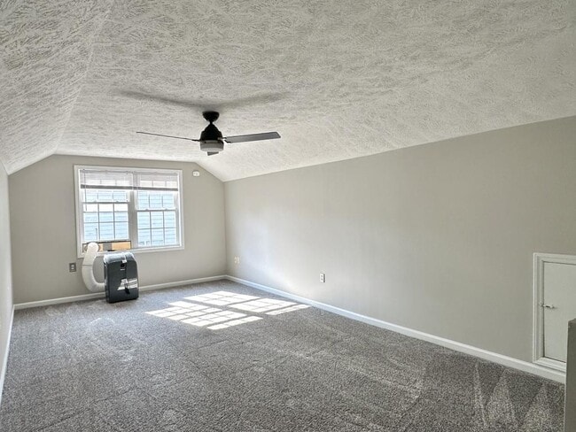 Building Photo - 124 Bayou Ct
