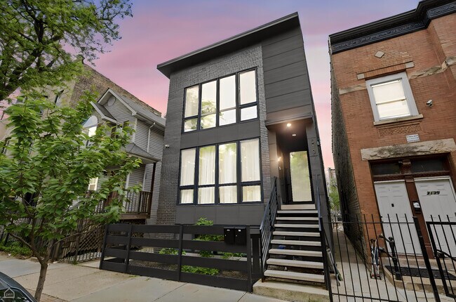 Building Photo - 2137 W Ohio St
