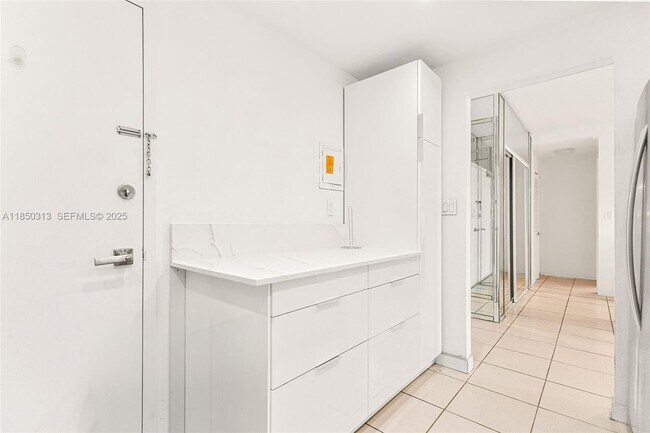 Building Photo - 300 Bayview Dr