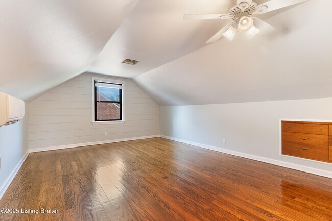 Building Photo - 810 Beechwood Rd