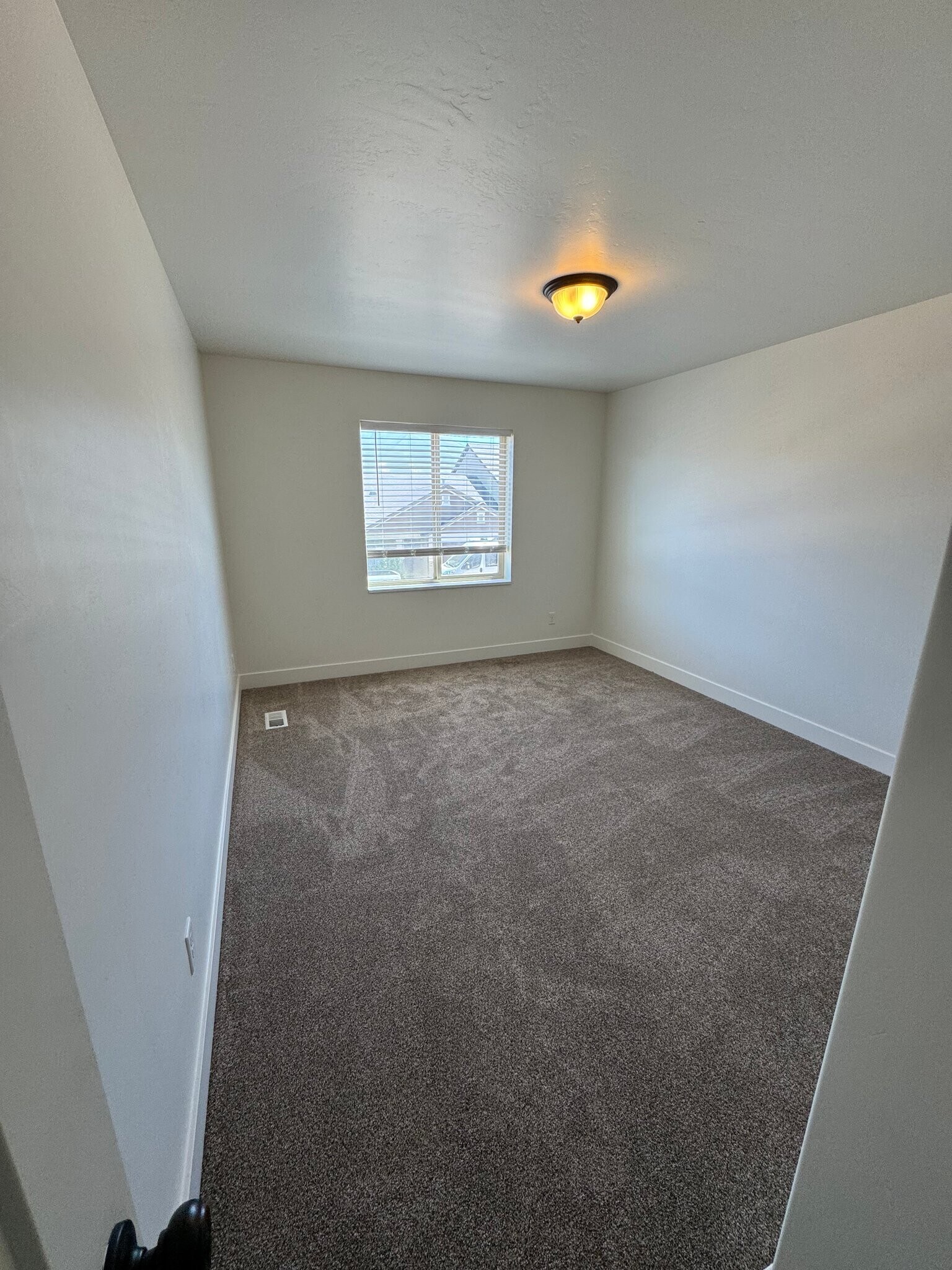 Building Photo - 494 340 W