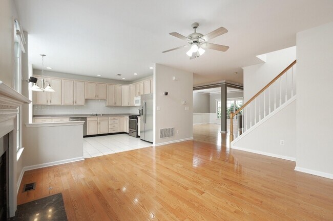 Building Photo - 240 Patriot Hill Dr