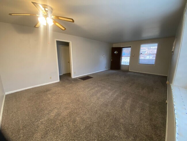 Building Photo - 221 N Pesotum Ave
