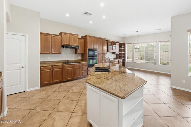 Building Photo - 1735 W Aloe Vera Dr